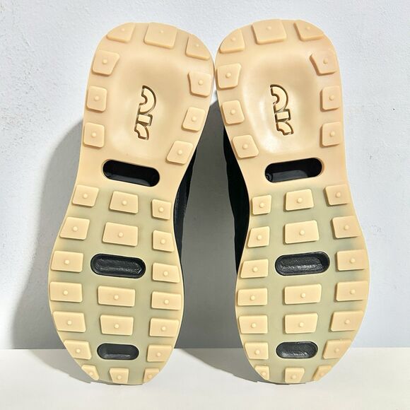 Nike Air Max Pre-Day “Black Gum” Men’s Size 9.5 Cushioned Lifestyle Sneakers main image 4